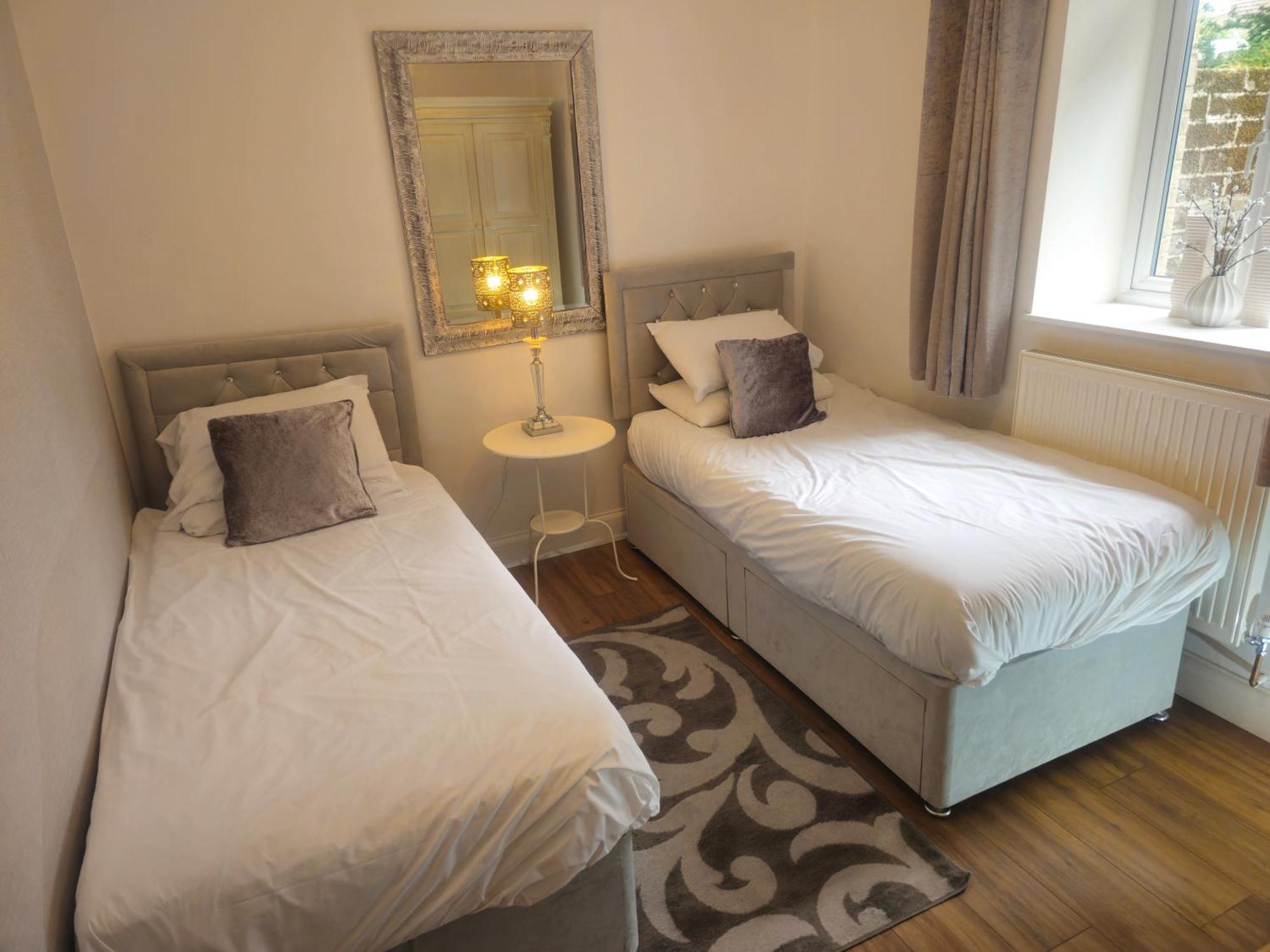 ברנסטייפל Exquisite 10 Bed Villa Hot Tub And Games Room מראה חיצוני תמונה