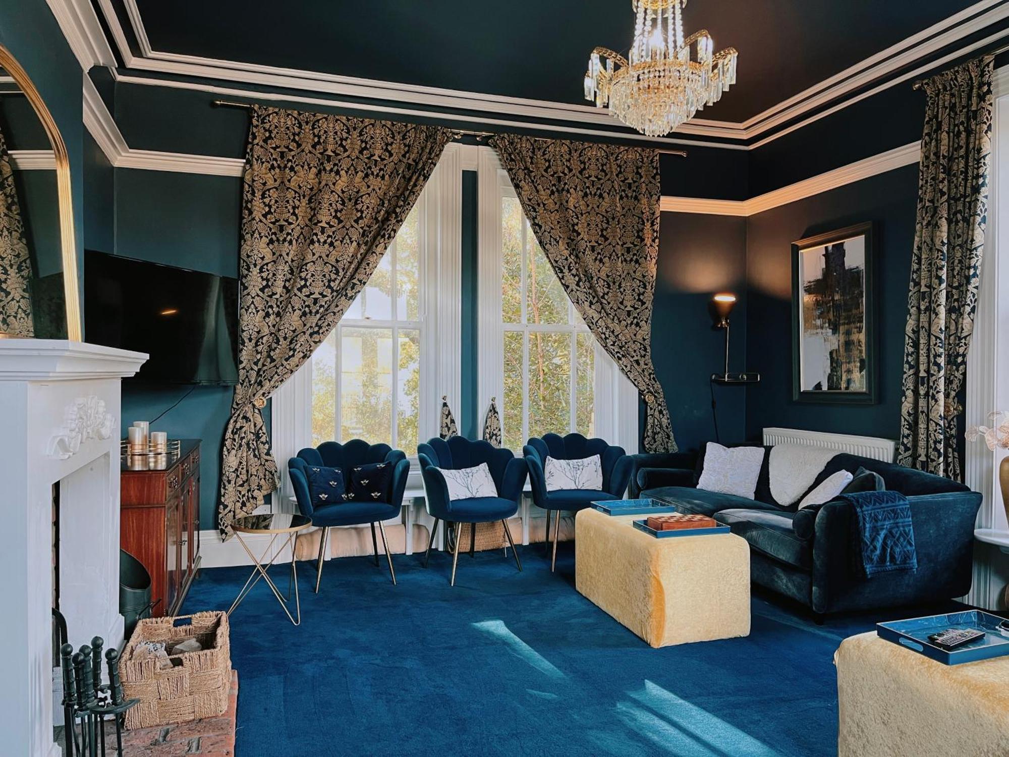 ברנסטייפל Exquisite 10 Bed Villa Hot Tub And Games Room מראה חיצוני תמונה