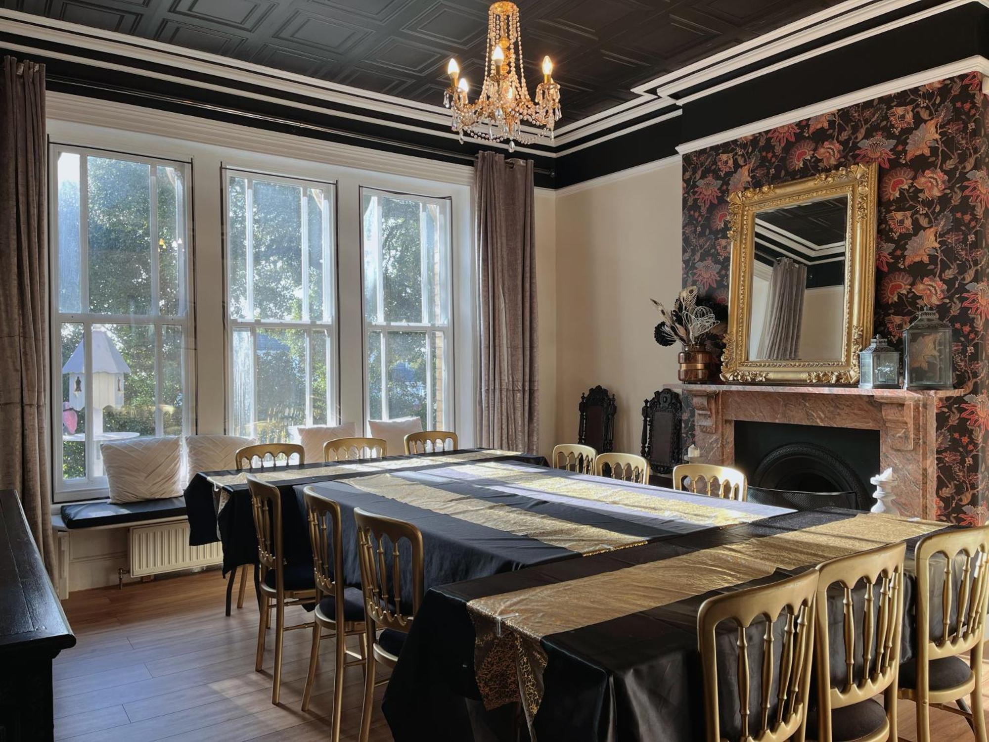 ברנסטייפל Exquisite 10 Bed Villa Hot Tub And Games Room מראה חיצוני תמונה