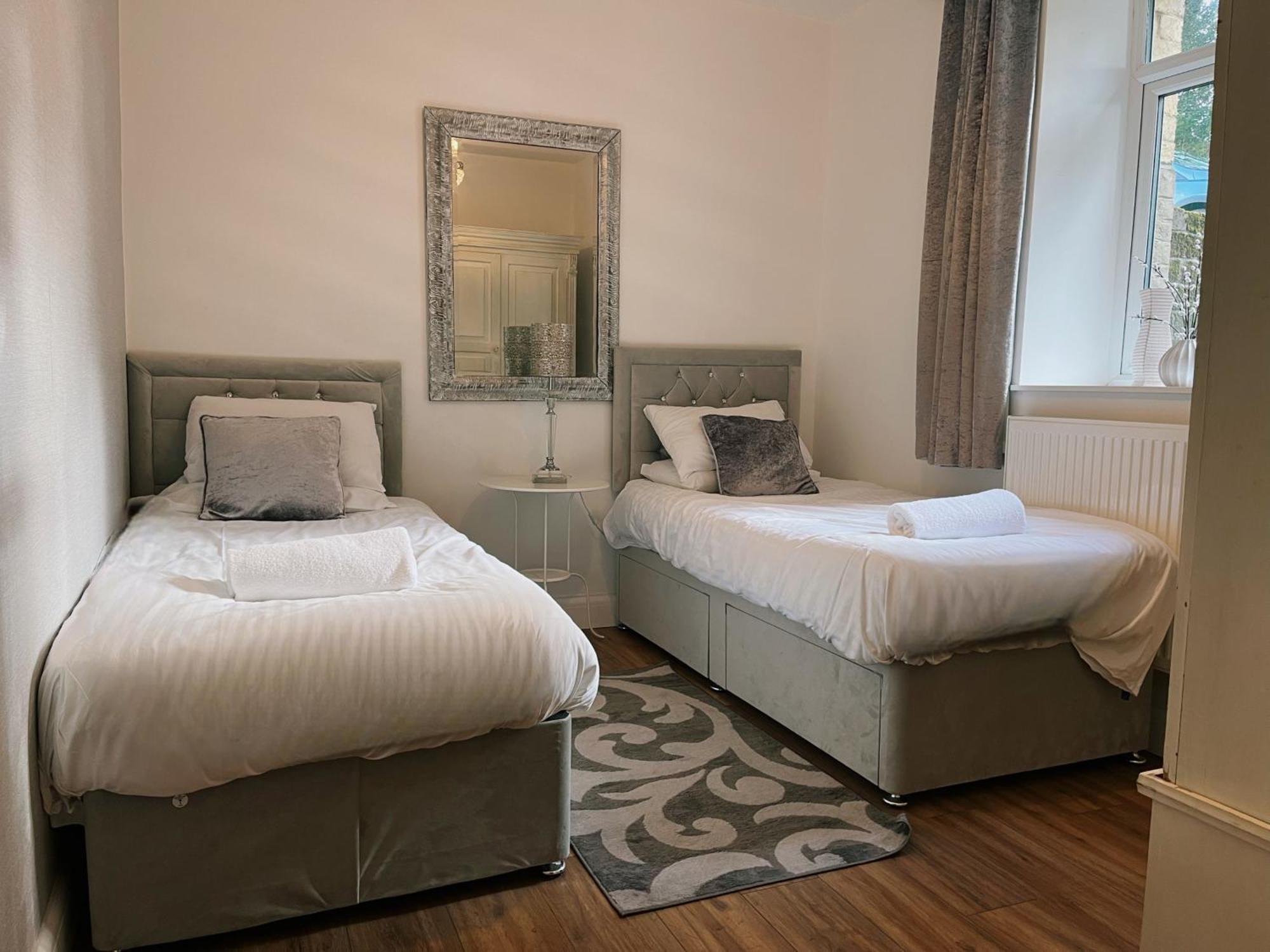 ברנסטייפל Exquisite 10 Bed Villa Hot Tub And Games Room מראה חיצוני תמונה