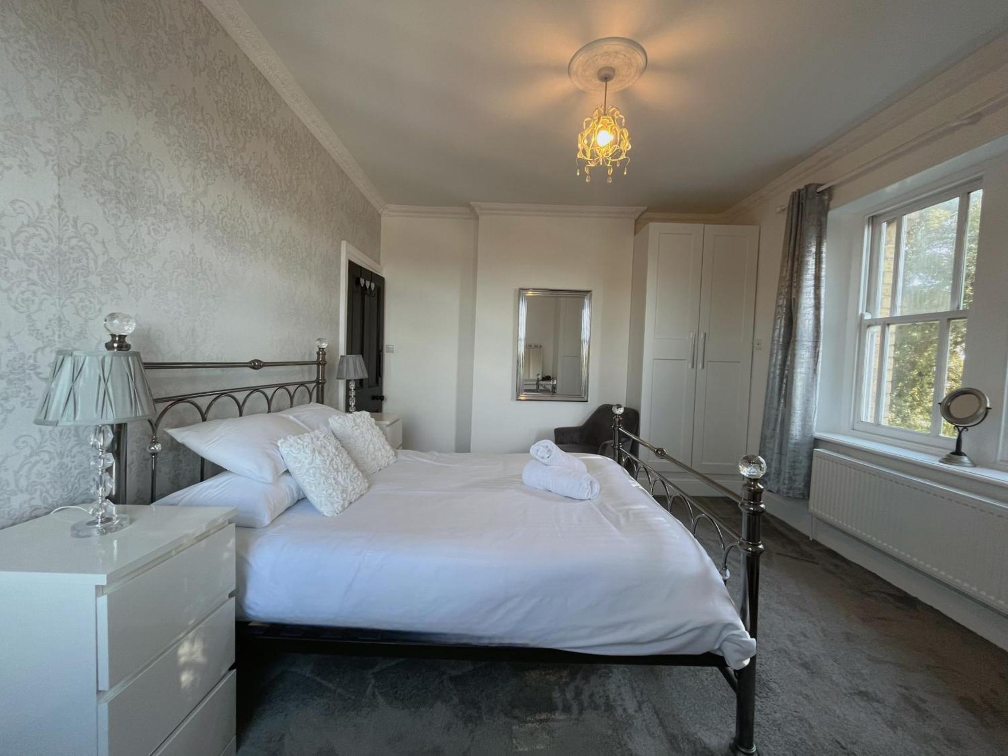 ברנסטייפל Exquisite 10 Bed Villa Hot Tub And Games Room מראה חיצוני תמונה